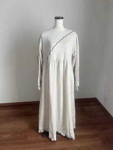 배색 메로 긴팔 롱 원피스 라이트 그레이