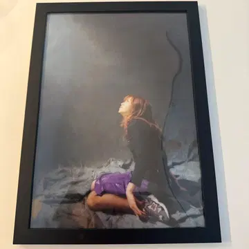 오니츠카 치히로 인썸니아 포스터풍 액자 상품