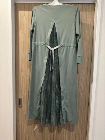 그린 7부 소매 원피스 뒷트임