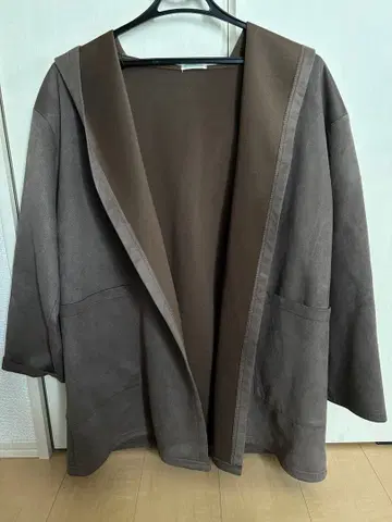 브라운 후드 부착 자켓