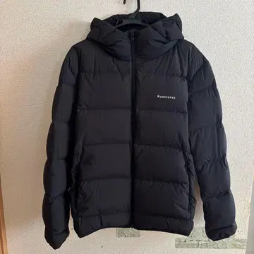 CONVERSE L 블랙 다운 자켓 후드 부착
