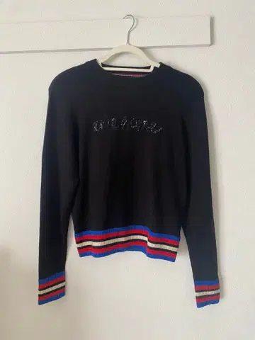 [새상품급] Desigual 블랙 스팽글 자수 상의 S사이즈