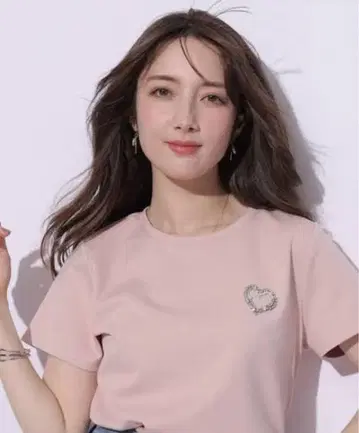 [ 미사용품 택 포함 ] 하트 비쥬 티셔츠