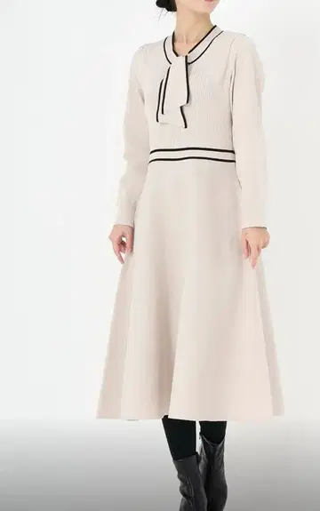 [ 새상품급 ] 스트로베리 필드 바이카라 니트 원피스 아이보리