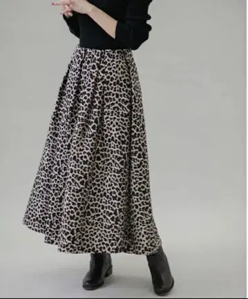 새상품 어반 리서치 서니 라벨 레오파드 무늬 턱 플레어 스커트 에크루