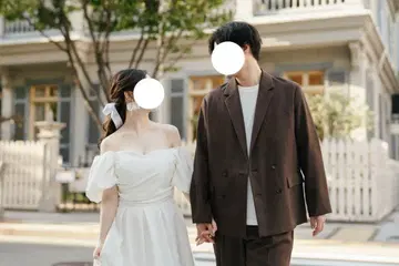 화이트 오프숄더 웨딩 드레스 사전 촬영