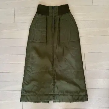 SACRA 올리브색 하이웨스트 타이트 스커트