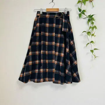 하자품 차오패닉 울 혼방 체크 무늬 미디 기장 스커트/네이비 F