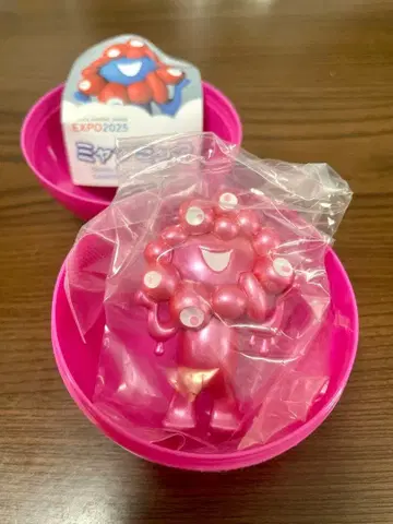 미야쿠미야쿠 캡슐 토이 핑크 골드