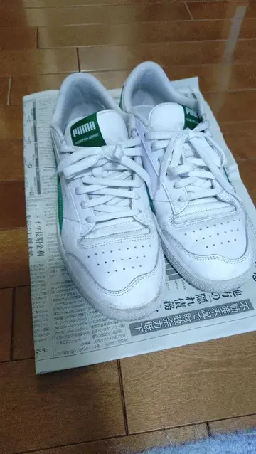 PUMA 화이트 그린 스니커즈