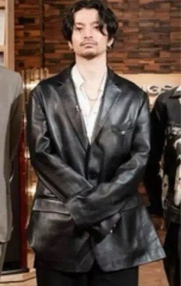 블랙 가죽 자켓 츠네타 다이키