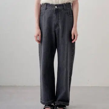 Kastane 하이웨스트 스트레이트 데님 블랙