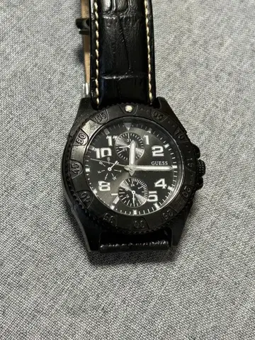 게스 블랙 다이얼 남성용 손목시계 G10585G 작동품