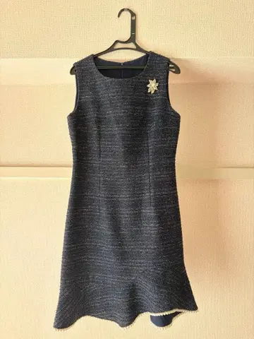 네이비 트위드 슬리브리스 원피스 브로치 포함