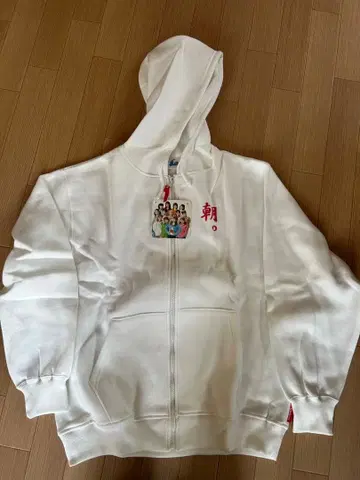 모닝구무스메. 화이트 집업 후드티