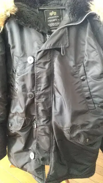 퍼 달린 블랙 자켓 새상품