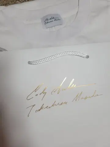 코디 썬더슨 x 마스다 타카히사 화이트 셔츠 쇼핑백 1개