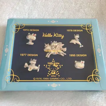 헬로키티 25주년 기념 핀 배지 세트