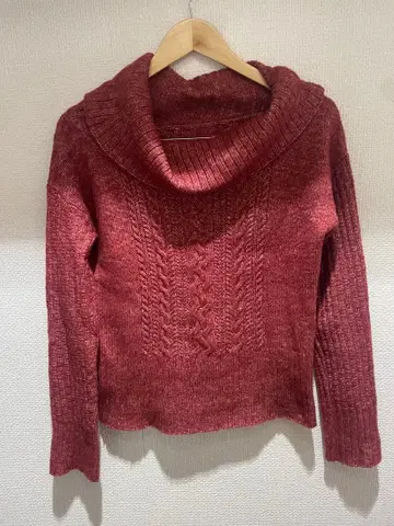 빨간색 케이블 짜임 터틀넥 스웨터 이탈리아제 니트 BOMBOOGIE