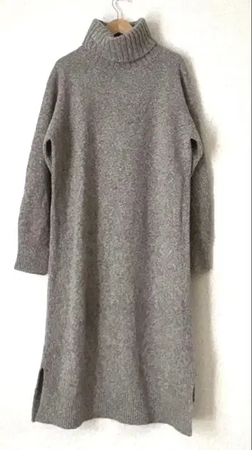 투모로우랜드 맥피 캐시미어 혼방 터틀 니트 원피스