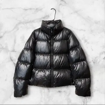 유니클로 울트라 라이트 다운 샤이니 볼륨 자켓 블랙 M