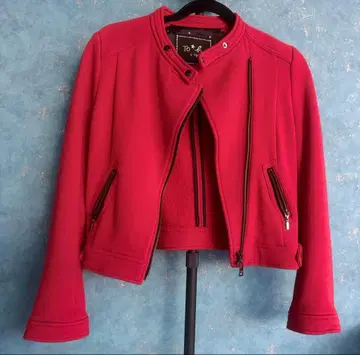 빨간색 자켓 사이드 포켓 포함