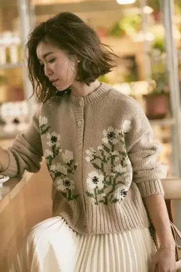 seventen 플라워 자수 니트 가디건 (베이지)