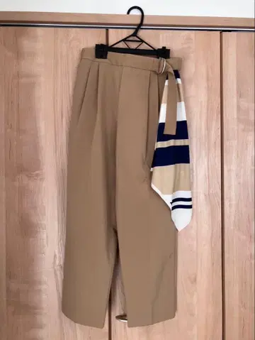 [ 새상품급 ] 베이지 플리츠 팬츠 벨트 스카프 포함
