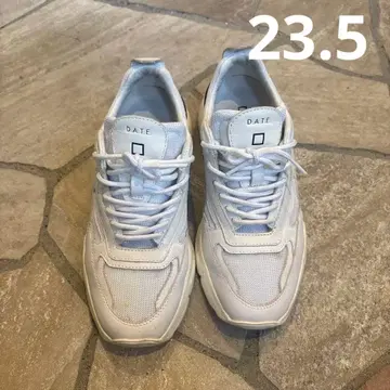 D.A.T.E. FUGA 화이트 통굽 스니커즈 23.5