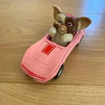 그렘린 피규어 핑크 스포츠카