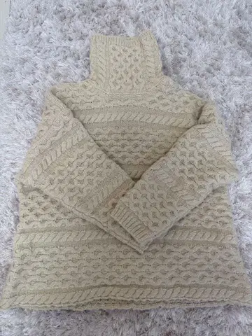 hella 니트 스웨터