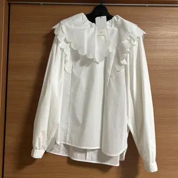 yori 풍성한 스캘럽 블라우스