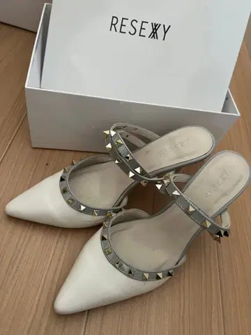 RESEXXY 스터드 뮬 화이트 L