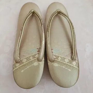 골드 꽃무늬 조리 일본 의류 신발
