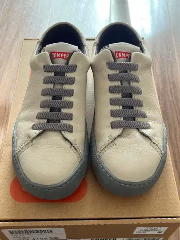 Camper 아이보리 가죽 스니커즈 35