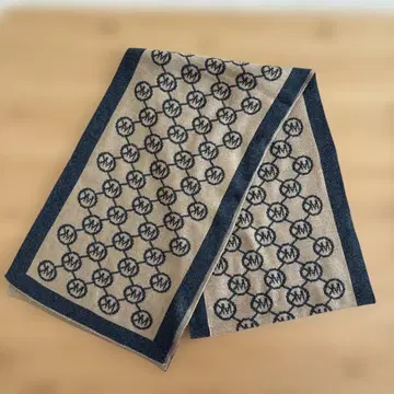 마이클코어스 머플러