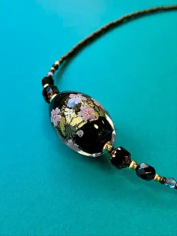 금박 든 잠자리 구슬 목걸이