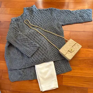 그레이 울 케이블 니트 스웨터