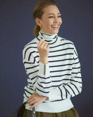 스트라이프 터틀넥 스웨터