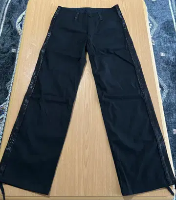 새상품급 291295=HOMME 인조 가죽 사이드 라인 스트레이트 팬츠