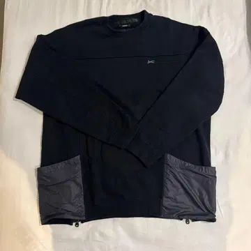 DENHAM 화이트 마운티니어링 콜라보 맨투맨