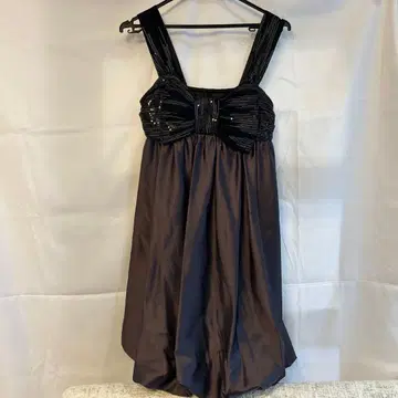 비즈 장식이 있는 다크 그레이 드레스 38