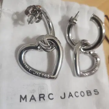 [ 새상품급 ] MARC JACOBS 하트 귀걸이