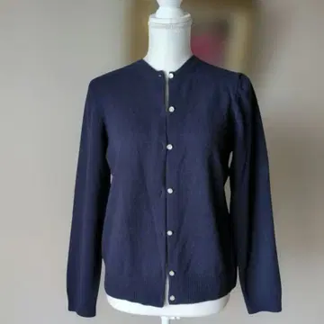 드 세의 네이비 버튼 긴팔 가디건