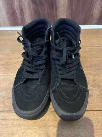 블랙 하이컷 스니커즈