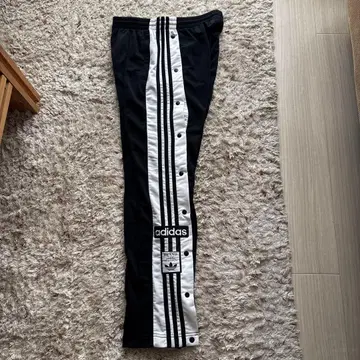 adidas 스냅 버튼 블랙 조거 팬츠