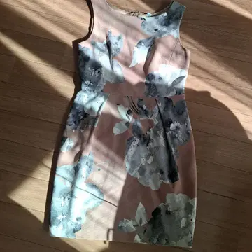 다이어그램 꽃무늬 타이트 원피스 그레이스 콘티넨탈