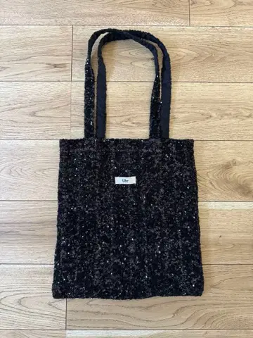 Uhr 스팽글 토트백 블랙 스픽 앤 스팬