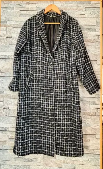 울 혼방 블랙과 화이트 체크 롱 코트