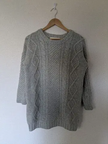 케이블 짜임 니트 스웨터 울 70% 숏 슬리브